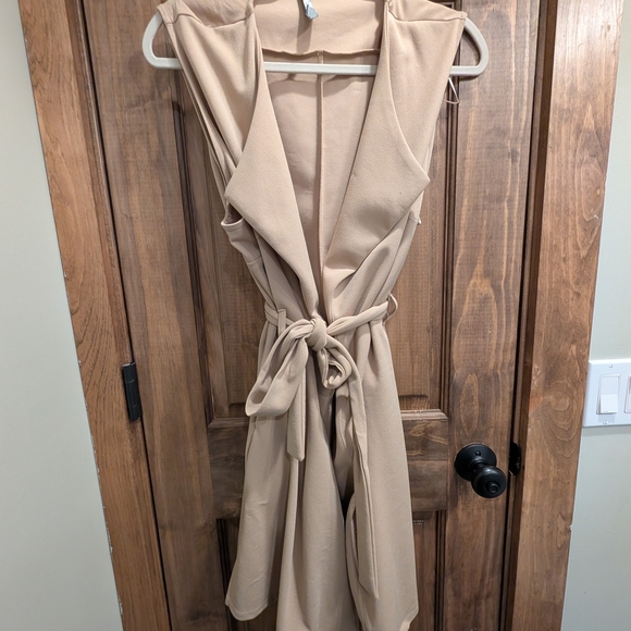 Sleeveless Tan Vest with Tie Waist - Picture 2 of 5
